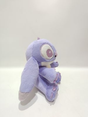Cái đuôi kéo dài của Stitch có màu tím đáng yêu