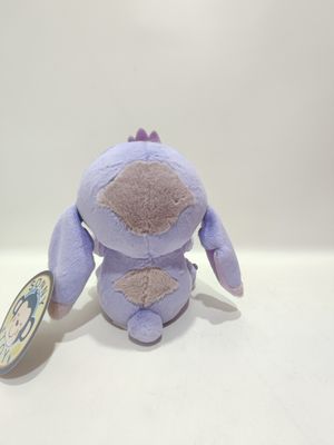 Cái đuôi kéo dài của Stitch có màu tím đáng yêu